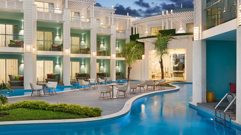 Swim Up Suites