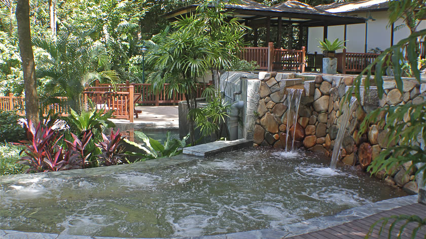 Taaras Spa Outdoor Pool and Jacuzzi