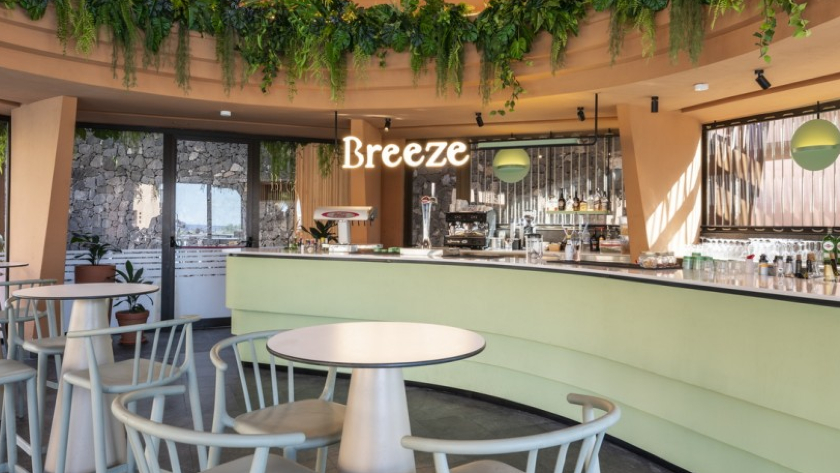 Breeze Gastro Pool Bar