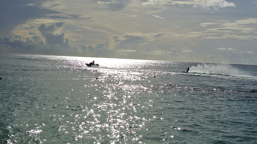 Waterskiing 