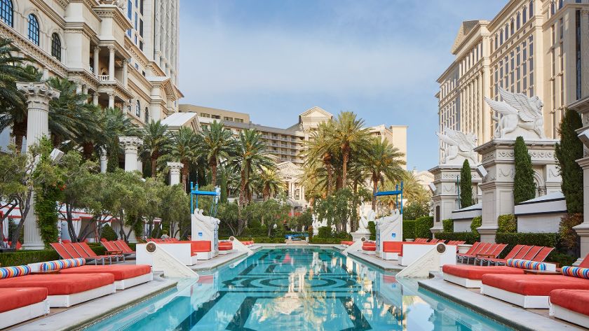 Venus European Pool Lounge