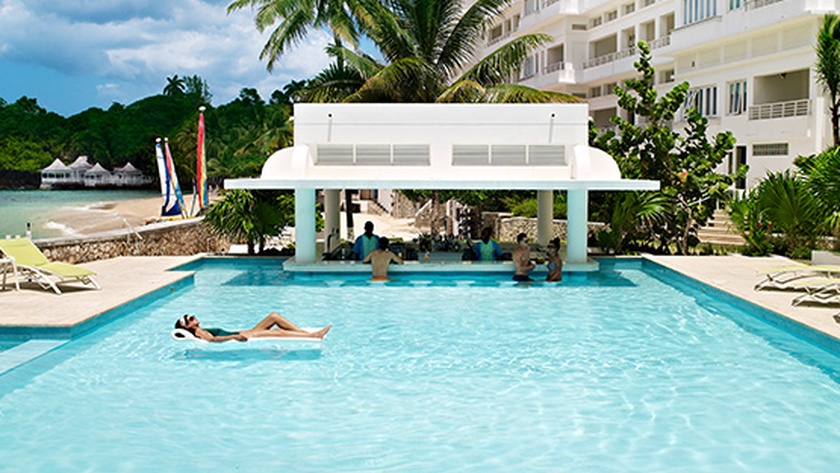 Swim Up Pool Bar