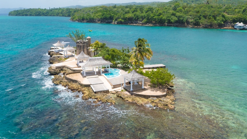 Au Naturel Island Bar