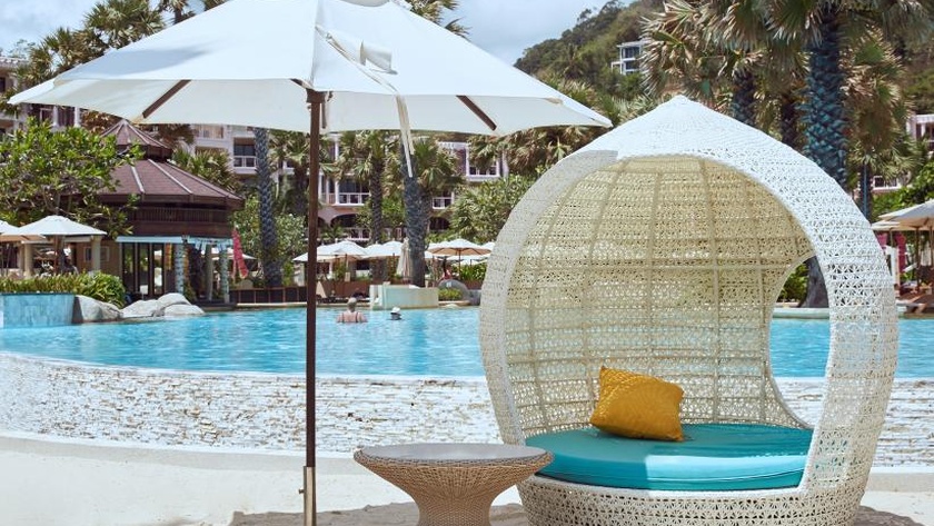 Splash Pool Bar