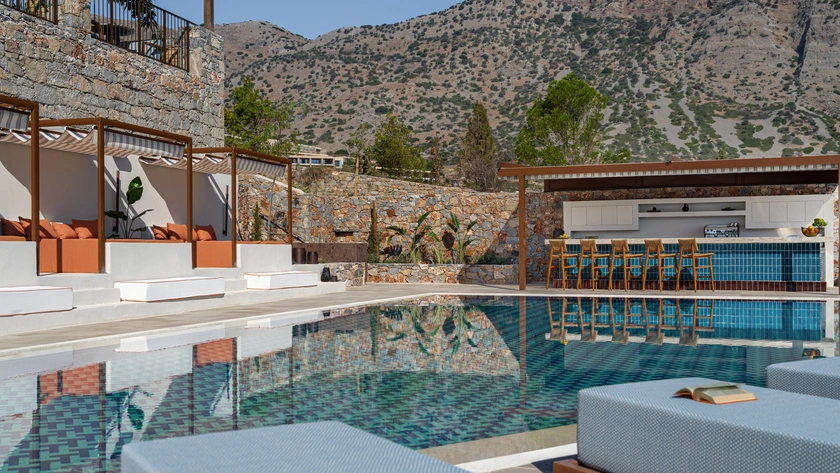 Makris Pool Bar