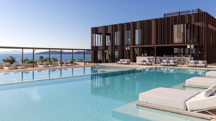 Panoramic Wing Pool