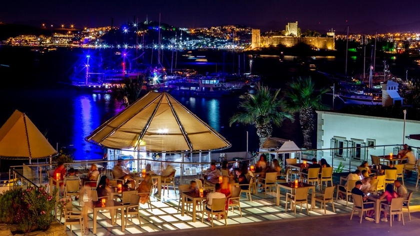 Pool Bar