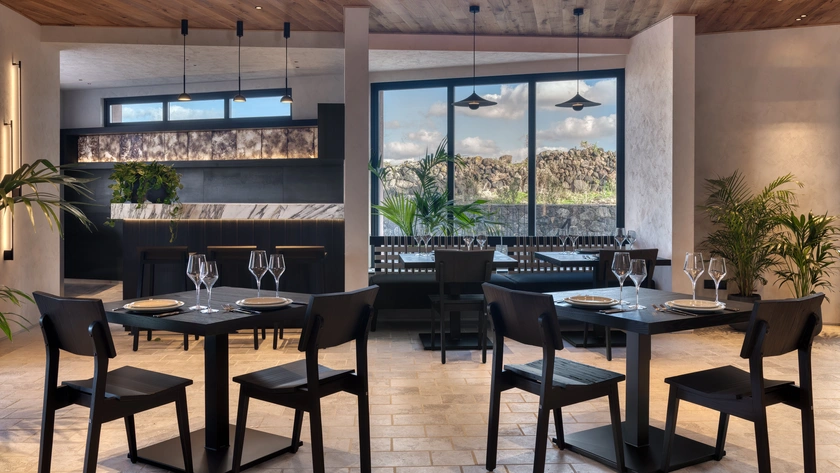 Vatanee Pool Restaurant & Bar