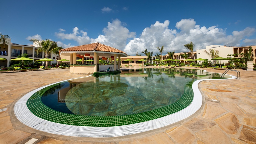 Garden Pool Bar