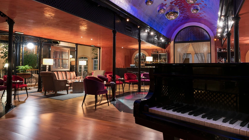 Piano Bar