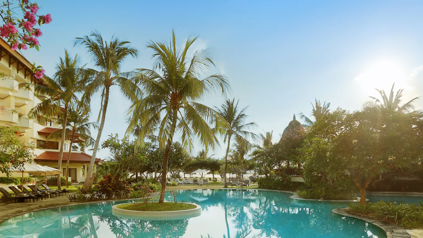 Grand Mirage Pool