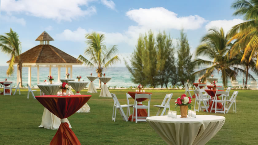 East Lawn Coctail Set up 