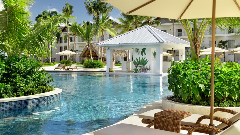 Las Palmas Swim Up Bar