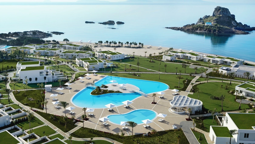 Deluxe Pool