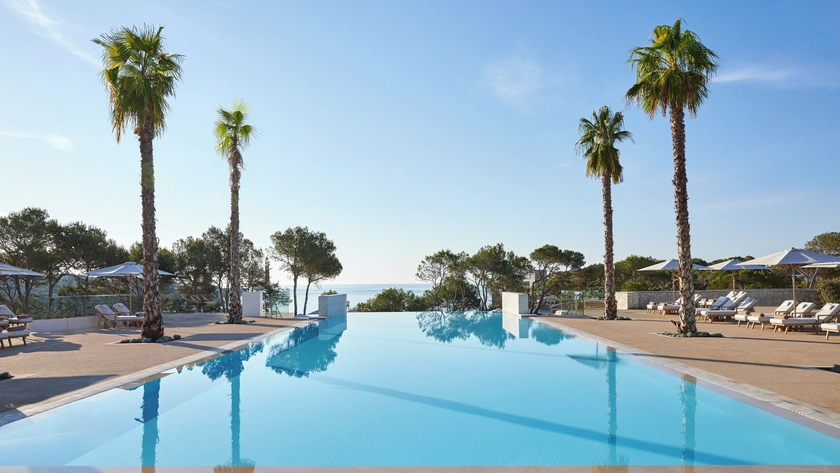 Deluxe Pool