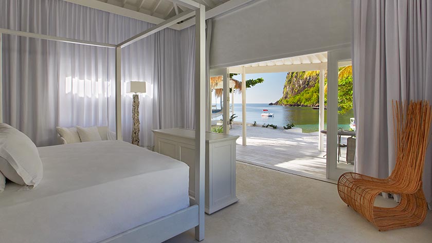Luxury Beachfront Bungallow Bedroom