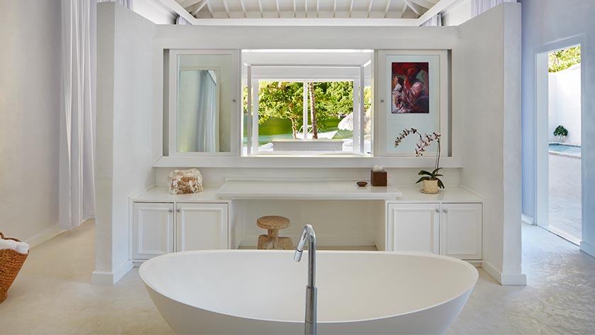 Luxury Beachfront Bungallow Bathroom