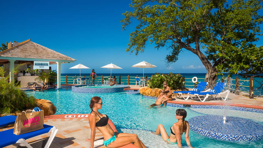 Aquamarina Pool