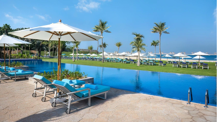 Tamr Pool Bar