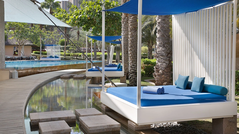 La Baie Lounge Cabanas