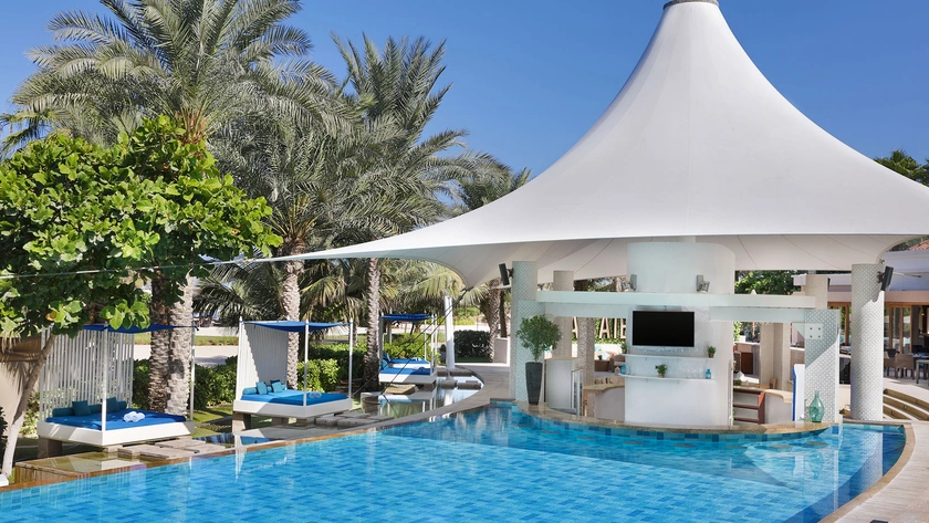 La Baie Lounge Pool Bar