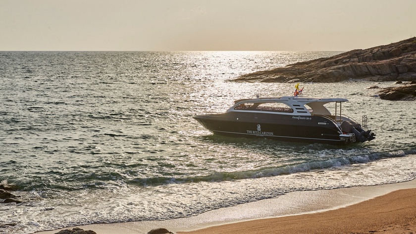 Ritz Carlton Speedboat Trips