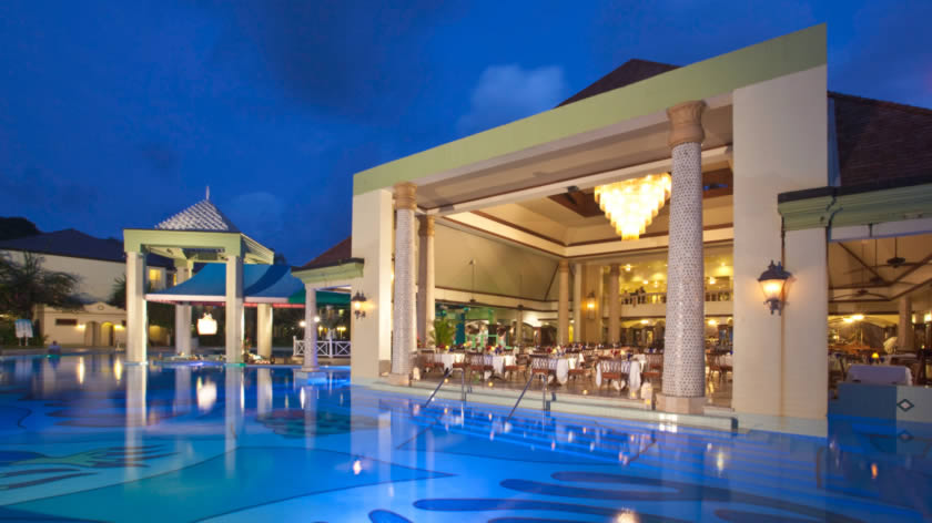 Pavilion Restaurant Overlooking Pool