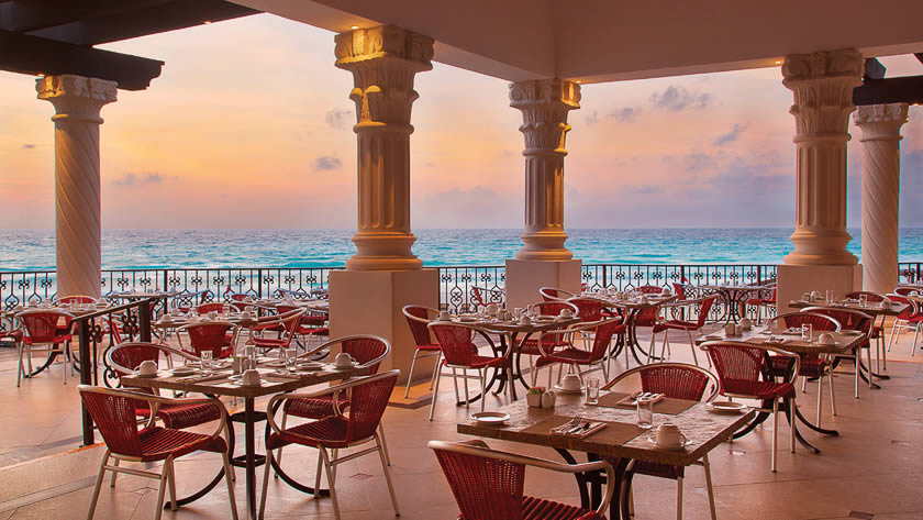Pelicanos Restaurant
