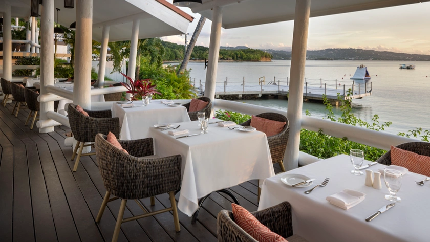 Dining ar Upper Deck