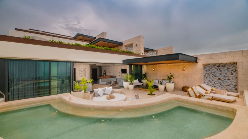 Inspira Master Suite Ocean Front Pool
