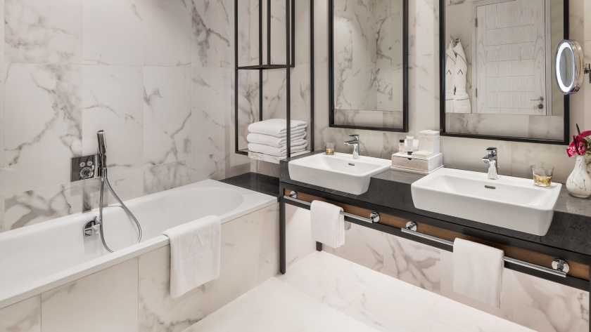 Deluxe Bathroom