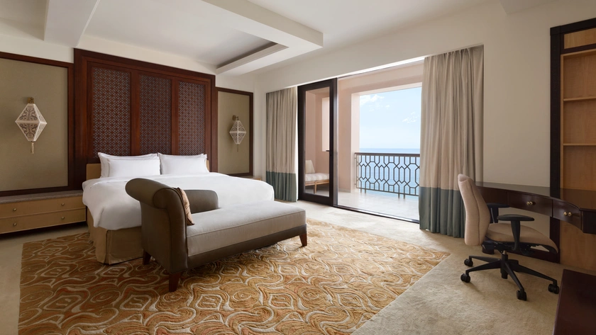 Deluxe One Bedroom Suite Sea View