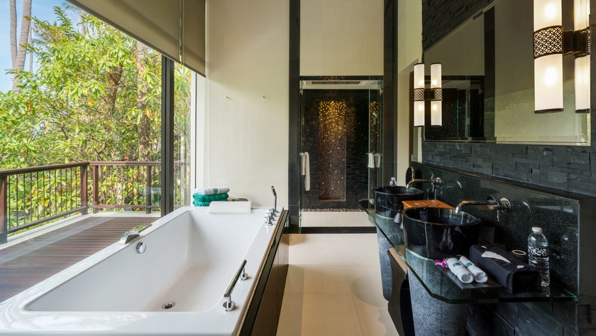 Deluxe Villa Bathroom