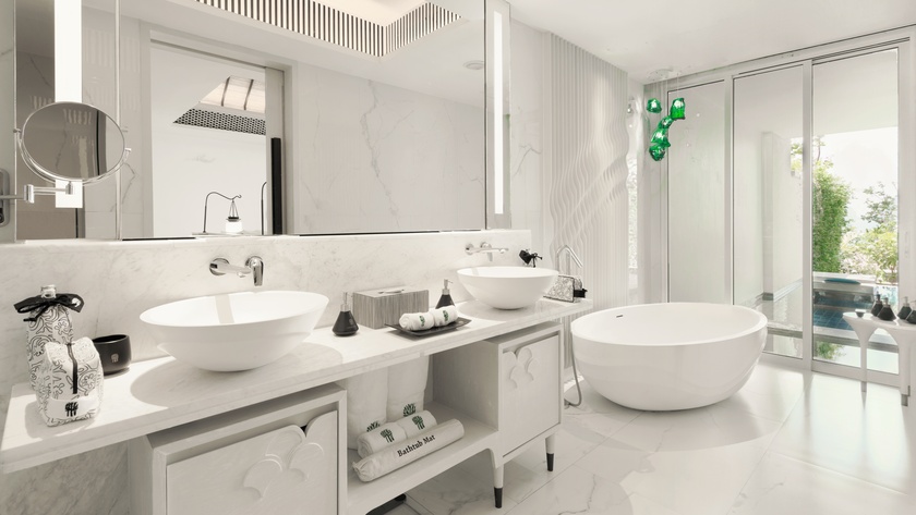 Deluxe Garden Pool Suite Bathroom