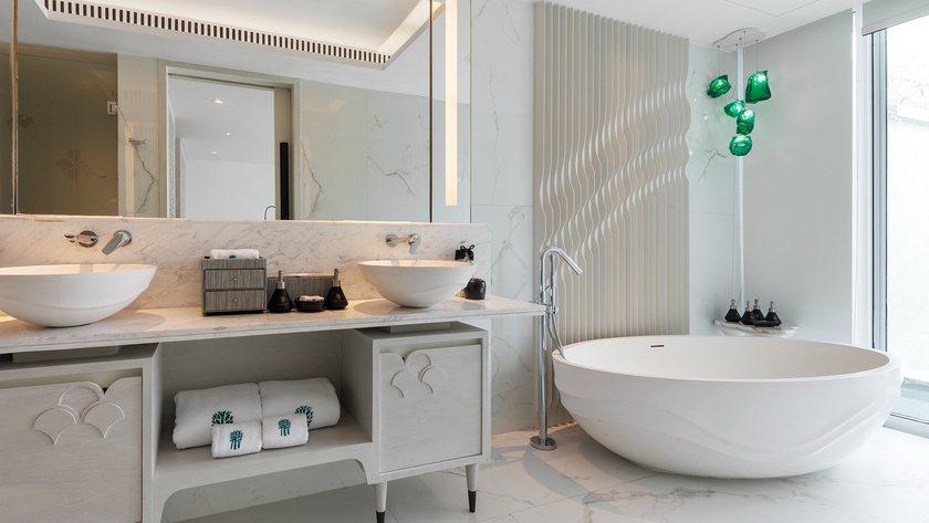 Partial Ocean Pool Suite Bathroom