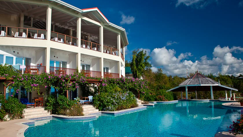 Main Pool with Swim up Suites and Bar