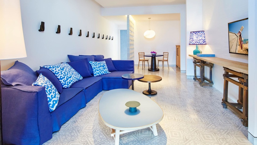 Bay Suite Living Area