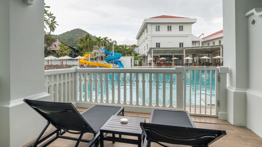 Deluxe Pool Access Terrace