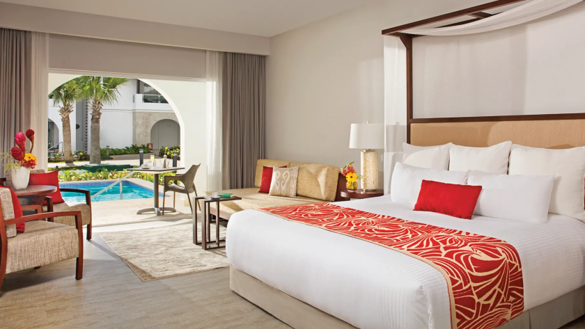Preferred Club Deluxe Swim-Up