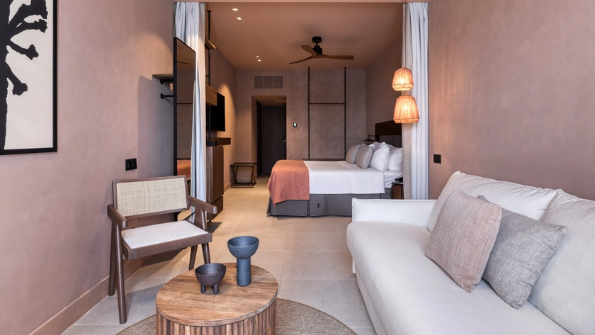 Sapphire Junior Suite with Swim Up Pool Living Room