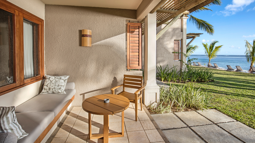 Deluxe Beachfront Verandah