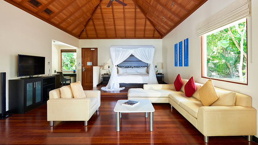 Deluxe Beachfront Pool Villa Bedroom