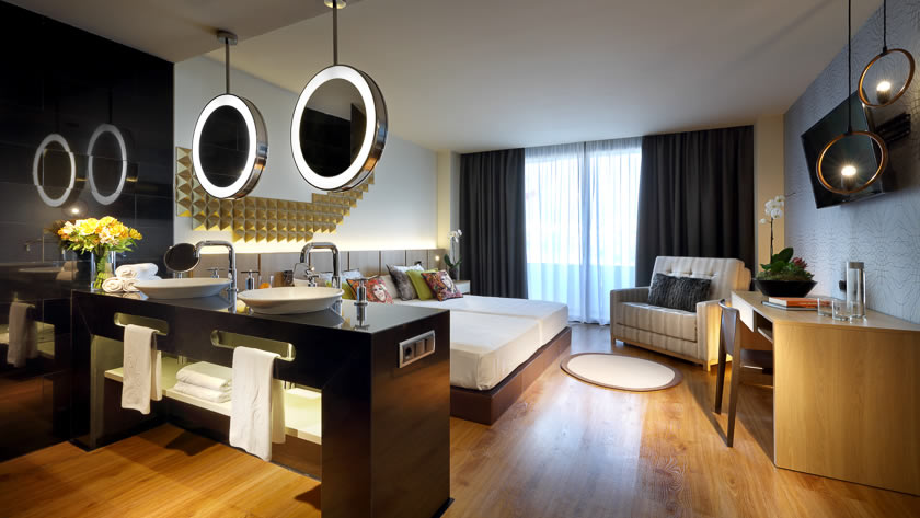 Deluxe Gold Room