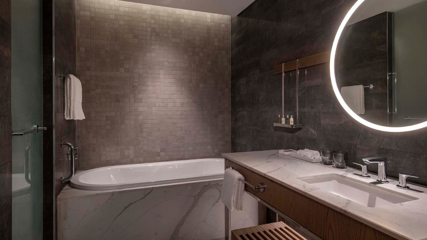 King Deluxe Bathroom