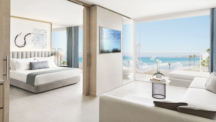 Deluxe One Bedroom Suite Sea View