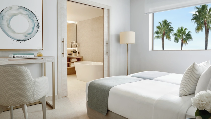 Deluxe Two Bedroom Suite Sea View Twin Room