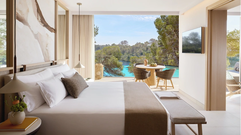 Deluxe One Bedroom Suite Sea View