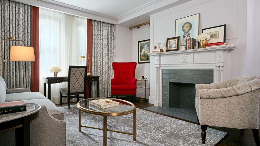 King 1 Bed Suite Sofa and Dining