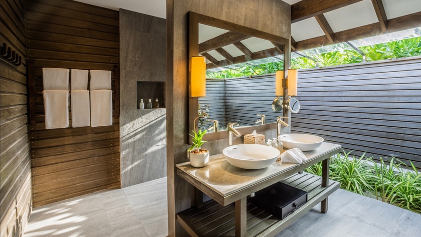 Mabin Beach Pool Villa Bathroom