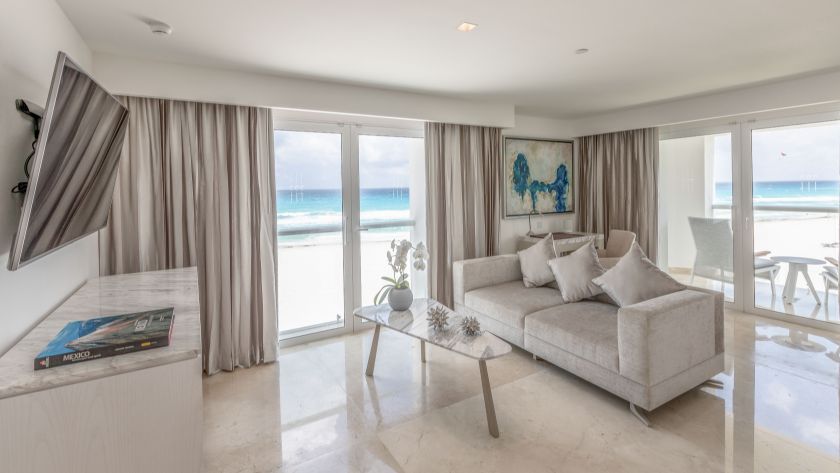 Royale Governors Suite